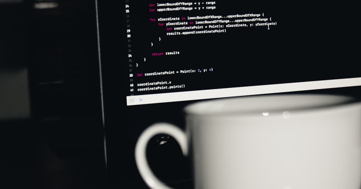 Comparación lado a lado de prompts de IA básicos vs optimizados